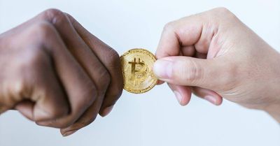 Why Is Bitcoin Going Up? ETF Frenzy Sends Bitcoin to Record $122,000 High - Should You Invest?