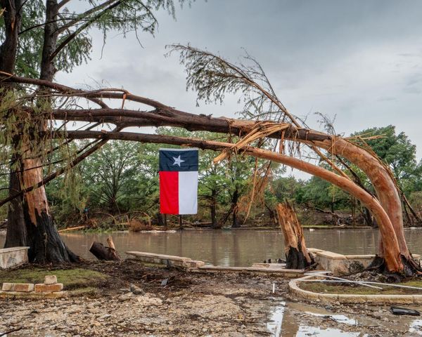 Heavy rain in Texas halts rescue efforts as officials warn of further flooding