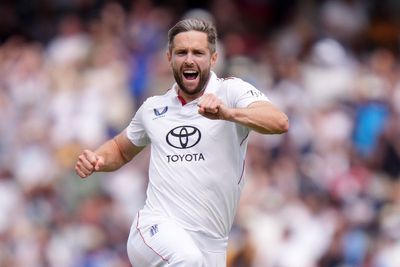 England expose India’s tail end to move within two wickets of famous victory