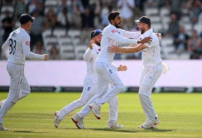Shoaib Bashir defies injury to claim final wicket in dramatic England win over India