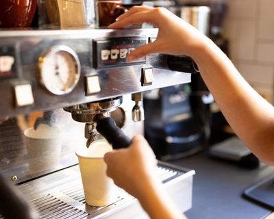 Breaks forbidden, food instead of pay: one-third of young Australian workers exploited by employers, study shows