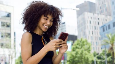 Don’t Wait Until End of Year To Review Your Finances, Warns This Money Expert — Use This Midyear Checklist