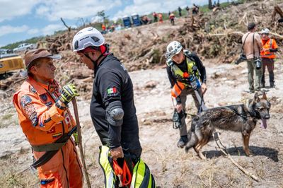 Texas camp leader waited over an hour after flood warning to evacuate