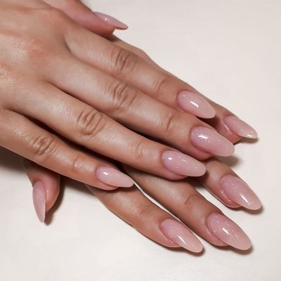 Ever Felt Burning or Irritation After a Gel Mani? You Probably Need to Switch to HEMA-Free Polish—Here’s What an Expert Wants You to Know