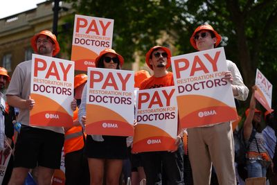 Concern over resident doctor wellbeing as medics prepare for key strike talks