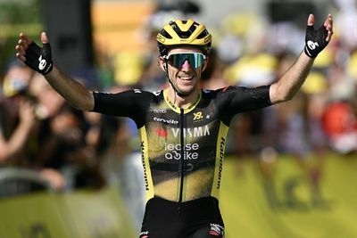 'I took it with both hands': Simon Yates victorious on Tour de France stage 10, Ben Healy takes yellow