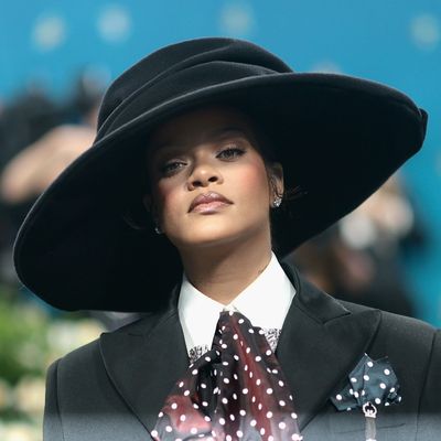 Rihanna's Messy Bun Is Giving Peak Red Carpet Mom Energy