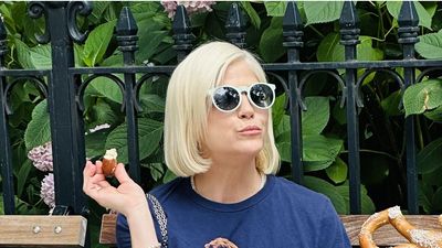 Selma Blair's rock chic-inspired outfit is effortlessly cool in the heat
