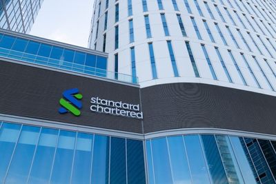 Standard Chartered Enters Crypto Trading — First Big Bank To Offer Deliverable BTC, ETH To Institutions