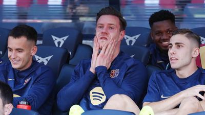 Barcelona Star ‘Trains Alone’ Amid Ongoing Transfer Speculation