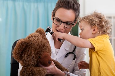 Pediatrician Secrets: 8 Dangers Your Pediatrician Won’t Discuss