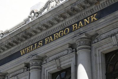 Wells Fargo's Net Interest Income Shrinks In Q2, Bank Trims Outlook
