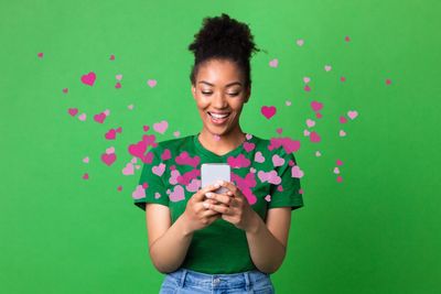 8 Phrases on a Dating Profile That Are an Immediate “Ick”