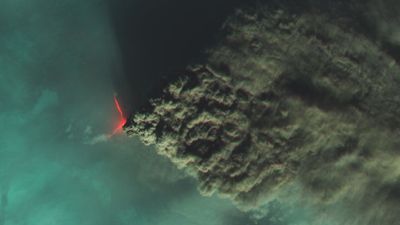 Russian volcano grows 'devil horns' and spits out 1,000-mile-long river of smoke — Earth from space