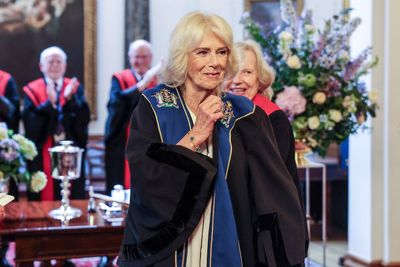 Queen made honorary freeman and liveryman of stationers and newspapers for dedication to literacy