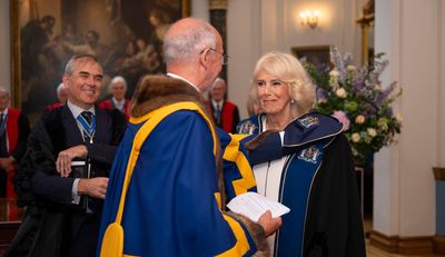 Queen made honorary freeman and liveryman of Worshipful Company of Stationers