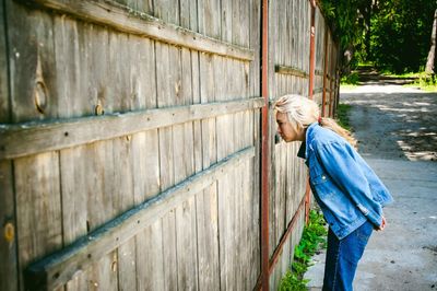 9 “Friendly” Things Your Neighbor Does That Are Actually Kind of Intrusive