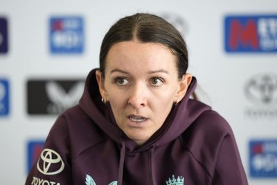 Kate Cross expects results under ‘queen of English cricket’ Charlotte Edwards