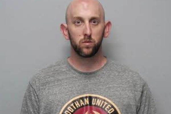 Pastor leaves toddler alone in car while he drinks at bar