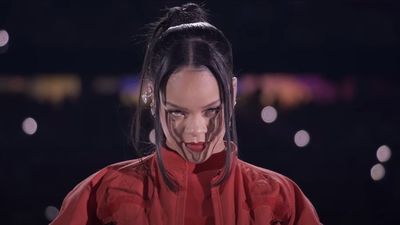 Rihanna’s Two-Piece Fit Looks Like A Rolled Up Towel, But Somehow She Makes It Look Effortlessly Cool