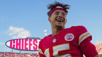Patrick Mahomes Had One-Emoji Reaction to Chiefs' Extension for Trey Smith