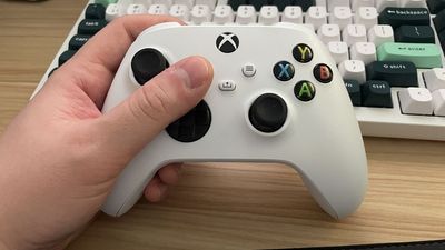 If you're on the latest Windows 11 Insider build you might have to uninstall your Xbox controller driver to get it to play nicely