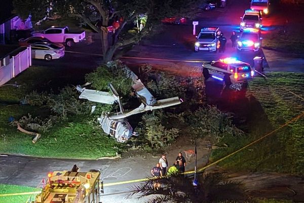 People in Florida neighborhood stop dinner, grab tools to rescue 4 people in plane crash