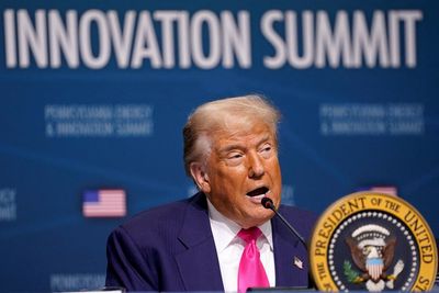 Trump, 79, forgets who is with him on Pittsburgh trip as rambling talk includes unlikely Unabomber story