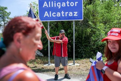DHS Secretary Noem Says Five Republican States Wish to Copy Florida's 'Alligator Alcatraz', Calls on Democrats to Follow Suit