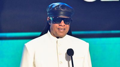 “But seriously, you know the truth”: Stevie Wonder addresses conspiracy theory that he isn’t actually blind