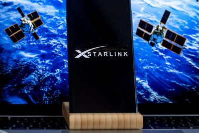 Elon Musk's Starlink Faces A New Alphabet Rival: This Google-Backed Startup Wants Federal Billions To Beam Internet Through Air