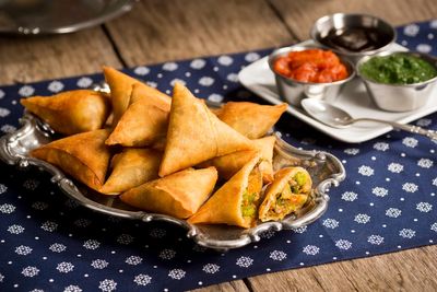 Did India roll out health warnings for popular street foods like samosas and jalebis?