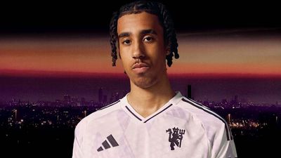 Manchester United Unveil 2025–26 Away Jersey With Alternate Crest