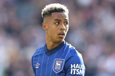 Omari Hutchinson: Brentford face fight to sign Bryan Mbeumo replacement after missing deadline