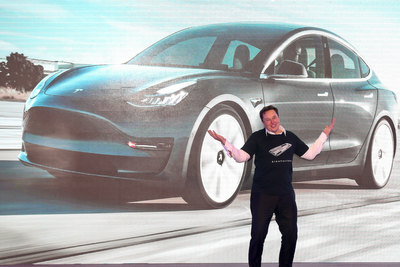 Top official adds to Tesla exodus amid sales slump