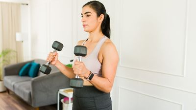 A personal trainer says this is the workout to do if you’re brand new to strength training—here are my thoughts