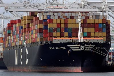 US producer prices unchanged with wholesale inflation remaining under control