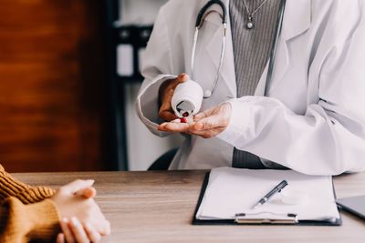 10 Common Medications That Doctors No Longer Trust