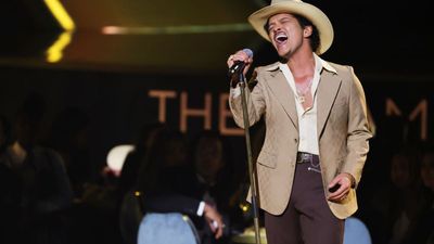 Bruno Mars continues his running gag about gambling debts after a surprise BLACKPINK concert appearance
