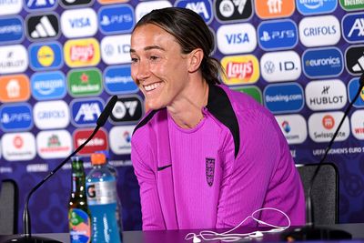 Lucy Bronze urges England to draw on underdog mentality in Euros quarter-final