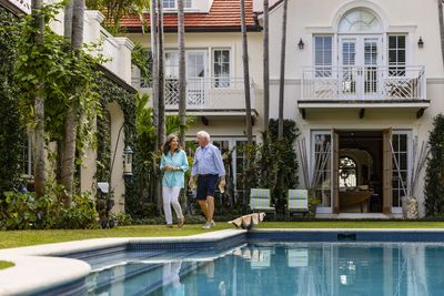 Why Billionaires Like Elon Musk and Mark Zuckerberg Borrow Instead of Paying Cash for Homes