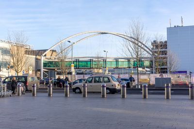Most UK airports raise drop-off fees while many major EU hubs have no charge