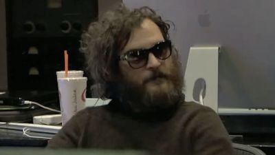 16 Years After Notoriously Disastrous David Letterman Appearance, Joaquin Phoenix Attempts To Explain What He Was Thinking