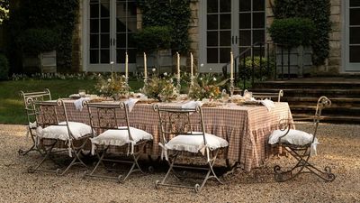 I've hit on the 1 way to keep wasps away from your summer outdoor dining this July – it's non-toxic, takes seconds, and always works