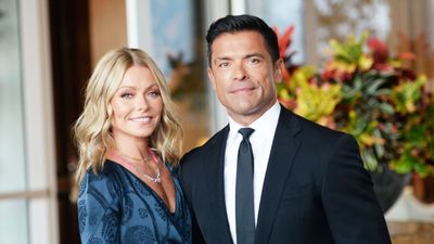 I was looking for a simple way to make my all-white bathroom less clinical – Kelly Ripa and Mark Consuelos' unexpected use of green is the answer