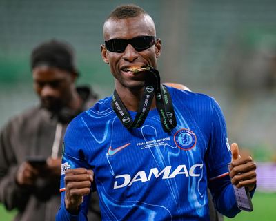 Football transfer rumours: Nicolas Jackson to join Manchester United?