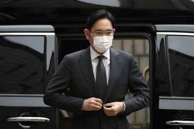 South Korean court clears Samsung chairman in merger fraud case