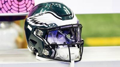 Former Eagles, Texans Linebacker Dies at 38 After Battle With Cancer
