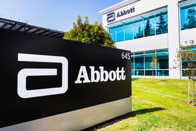 Abbott Laboratories Issues Weak Earnings Forecast, Joins MP Materials And Other Big Stocks Moving Lower In Thursday's Pre-Market Session