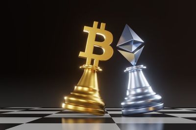 Bitcoin Holds Steady As Ethereum, XRP, Dogecoin Push Higher